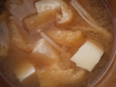 豆腐と油揚げとえのきのお味噌汁